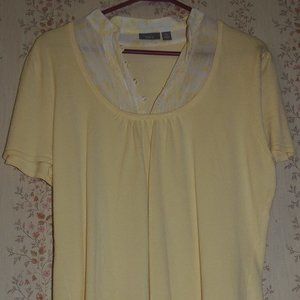 lite yellow v neck top with buttons xL